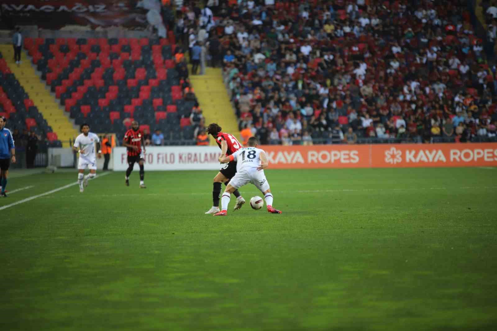 Trendyol Süper Lig: Gaziantep FK: 0 - Fatih Karagümrük: 0 (Maç devam ediyor)