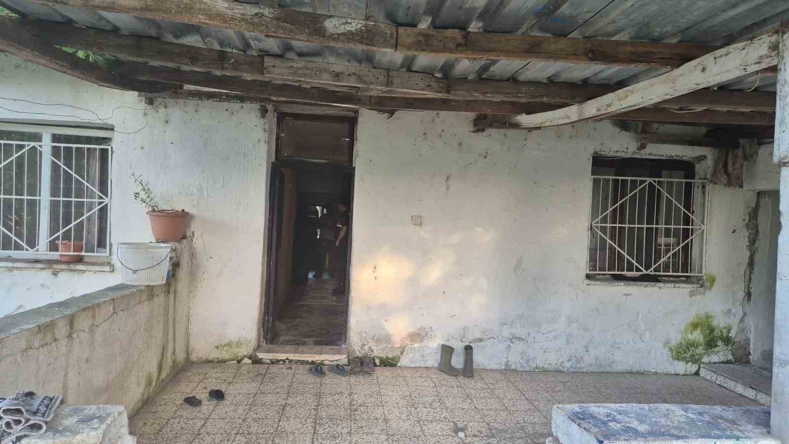 Tabancayla oynarken ablasının &ouml;l&uuml;m&uuml;ne neden oldu
