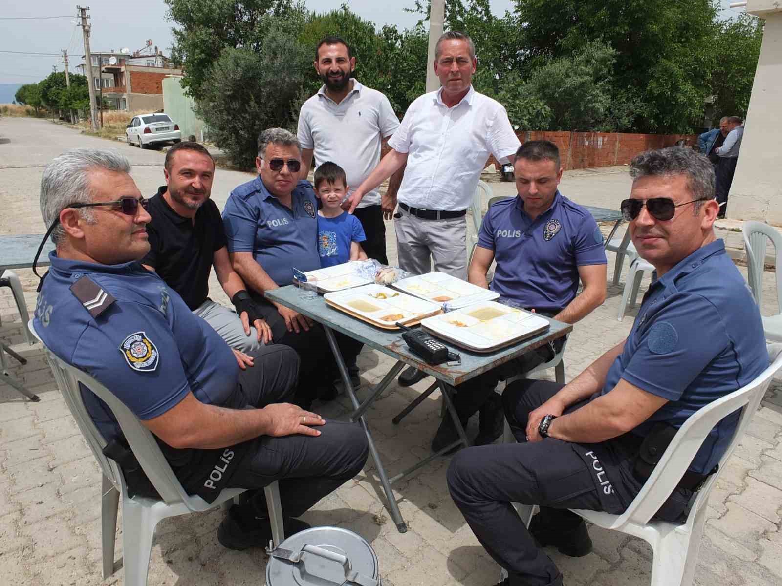 Balıkesir&rsquo;de yeni muhtarın hayrı 2 bin kişiyi buluşturdu
