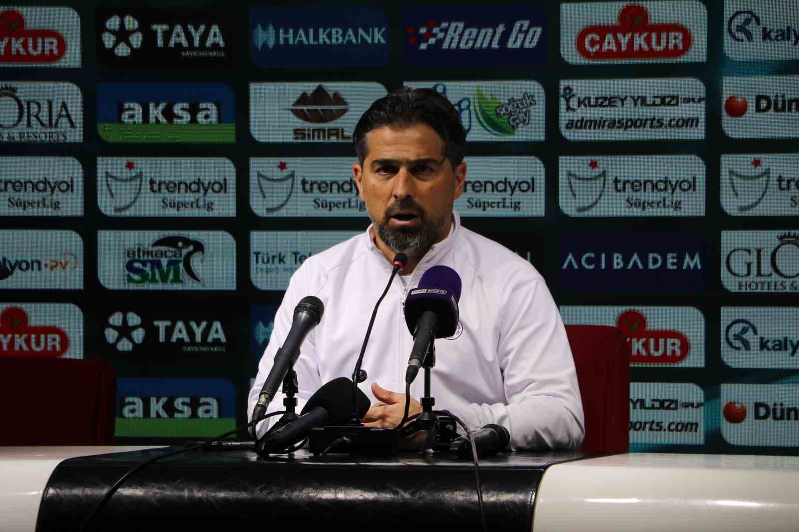 İlhan Palut: “Sanki Avrupa iddiasını sürdüren takım Rizespor’muş gibi bir görüntü sahada vardı”