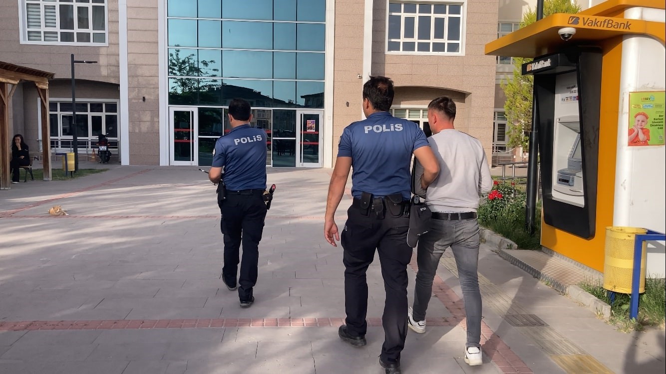 Burdur&rsquo;da yaşlı adamı gasp edip tartaklayan ş&uuml;pheli tutuklandı
