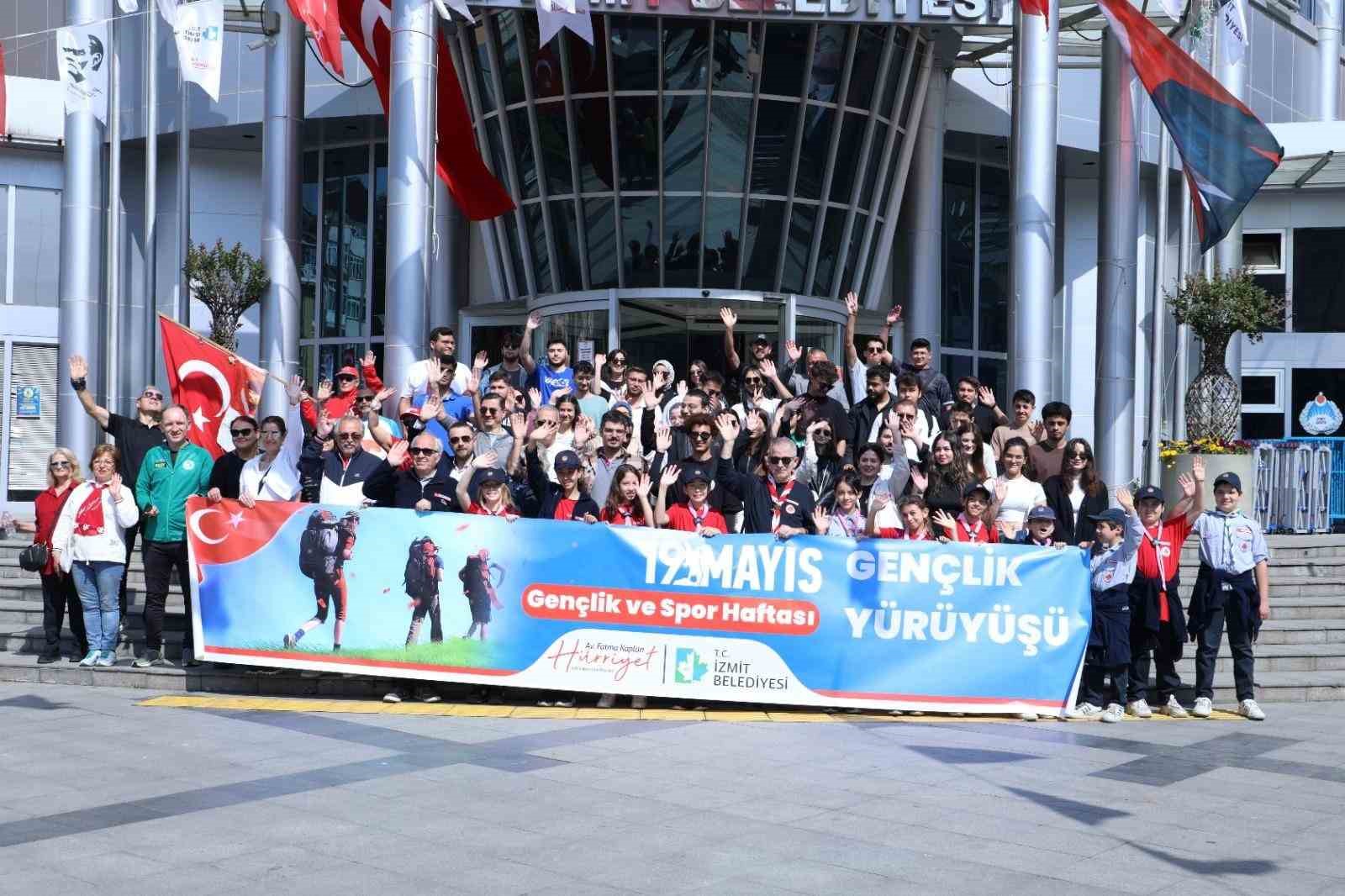 İzmitli gençler 19 Mayıs Gençlik Yürüyüşünde buluştu