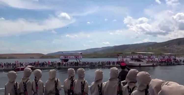 Bandırma Vapuru Hasankeyf&rsquo;te bayraklarla karşılandı
