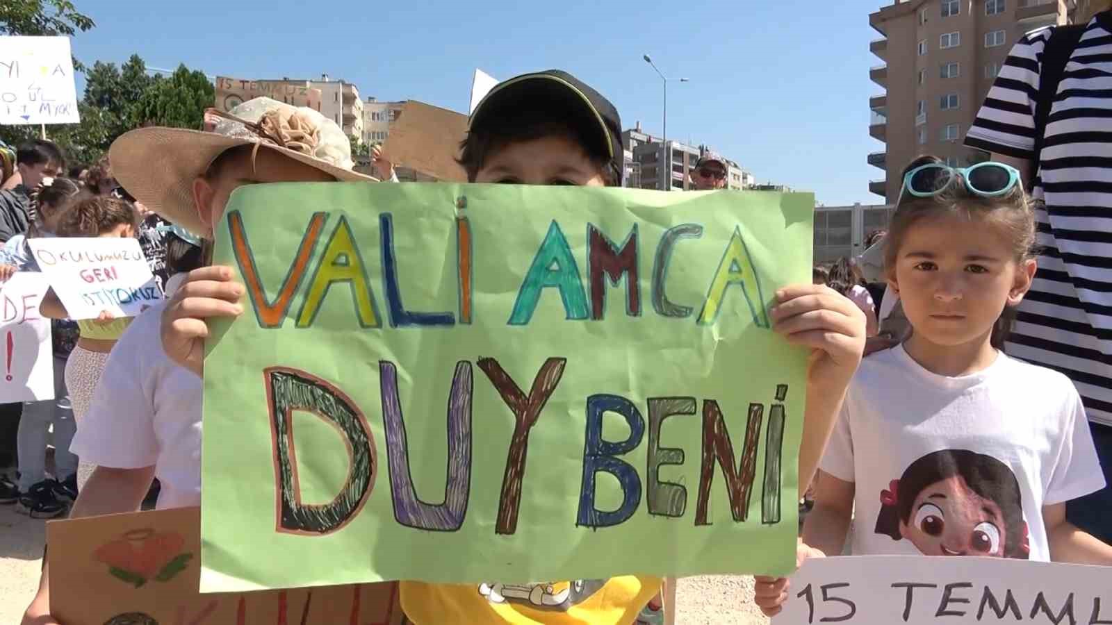 Deprem tedbirleri gereğince tahliye edilen okula bir yıldır çivi dahi çakılmadı