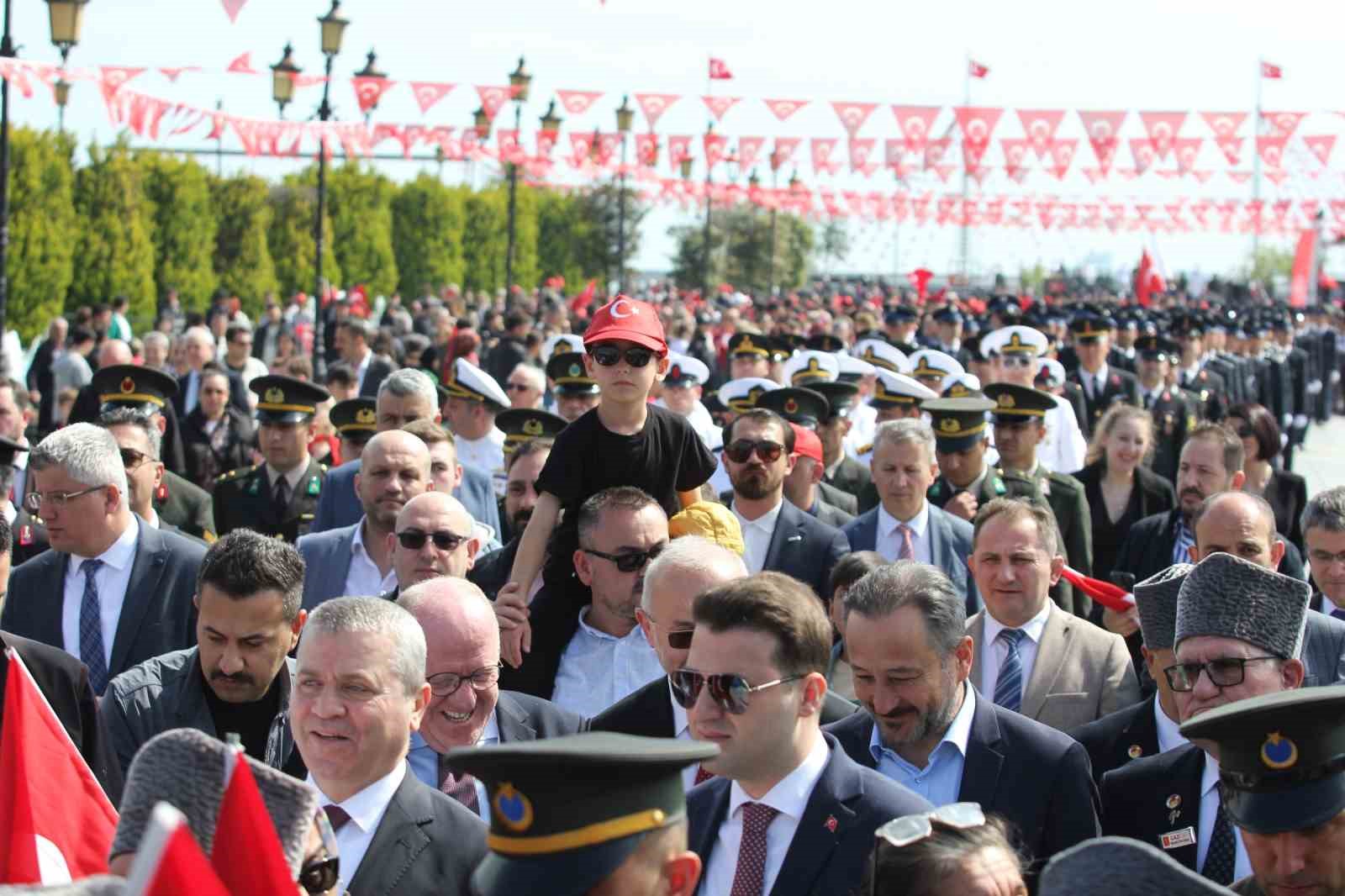 Atatürk’ü temsil eden bayrak karaya çıktı
