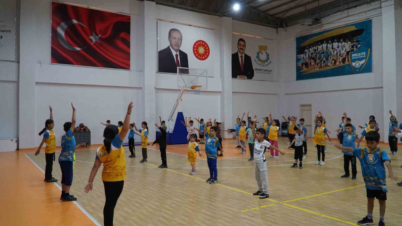 Gençler, belediye ile spor alışkanlığı kazanıyor
