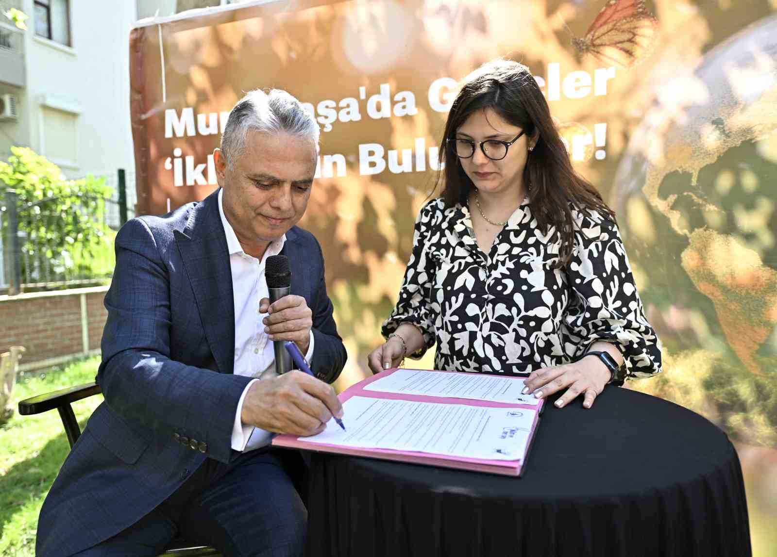 Muratpaşa Belediye Başkanı Uysal, gen&ccedil;lerle buluştu
