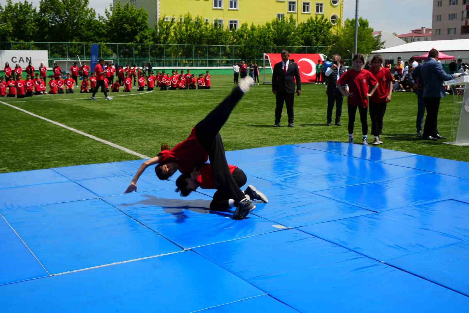 19 Mayıs Atatürk’ü Anma, Gençlik ve Spor Bayramı Iğdır’da kutlandı
