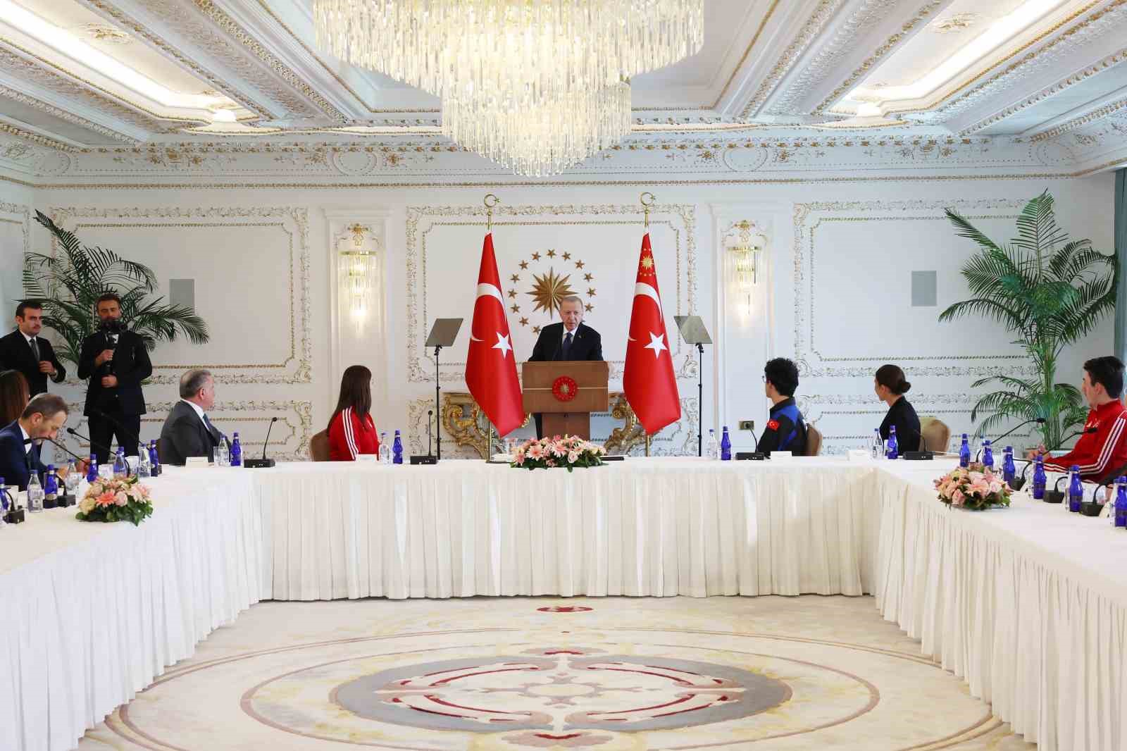 Cumhurbaşkanı Erdoğan: “19 Mayıs teslimiyete karşı milletimizin hür ve bağımsız yaşama kararlılığının sembolüdür”