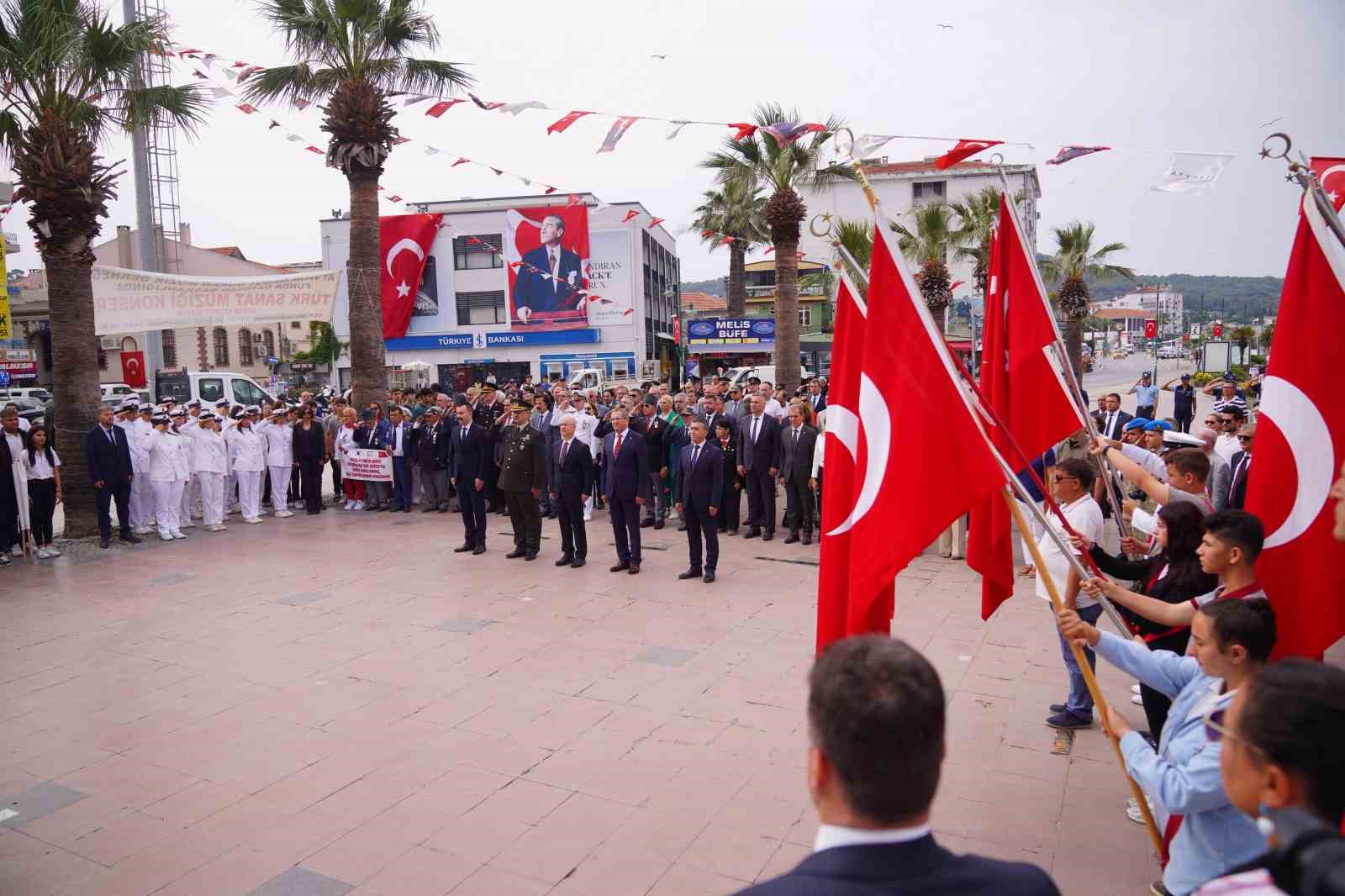 Ayvalık&rsquo;ta s&ouml;nmeyen 19 Mayıs coşkusu
