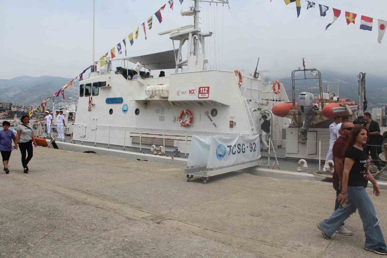 Alanya&rsquo;da Sahil G&uuml;venlik ve savaş gemileri vatandaşların ziyaretine a&ccedil;ıldı
