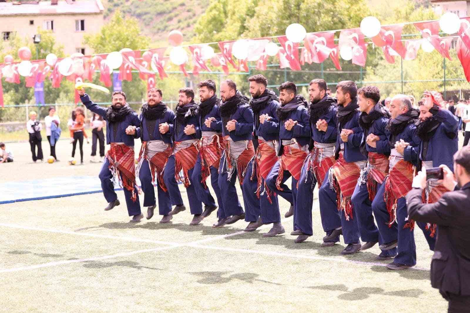 Hizan&rsquo;da 19 Mayıs coşkusu
