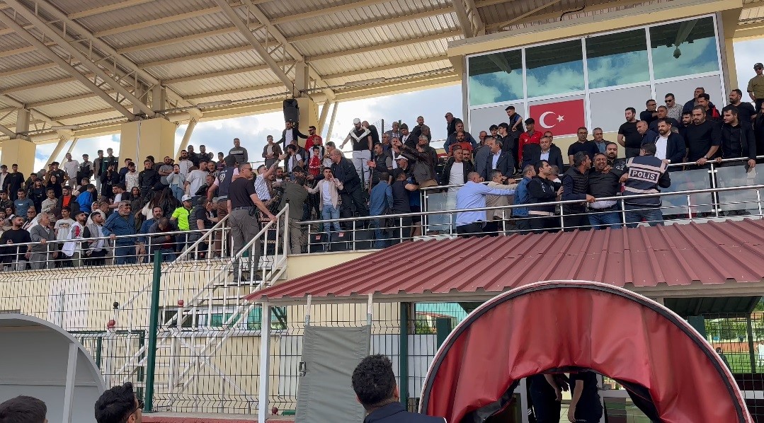 Erzincan&rsquo;da amat&ouml;r lig ma&ccedil;ında kavga &ccedil;ıktı
