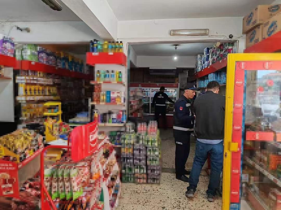 Sungurlu’da zabıta ekipleri marketleri denetledi
