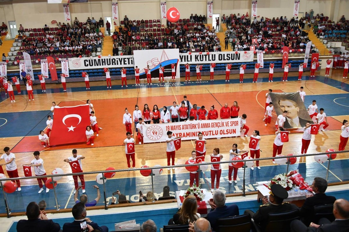 19 Mayıs Atat&uuml;rk&rsquo;&uuml; Anma, Gen&ccedil;lik ve Spor Bayramı Isparta&rsquo;da coşkuyla kutlandı
