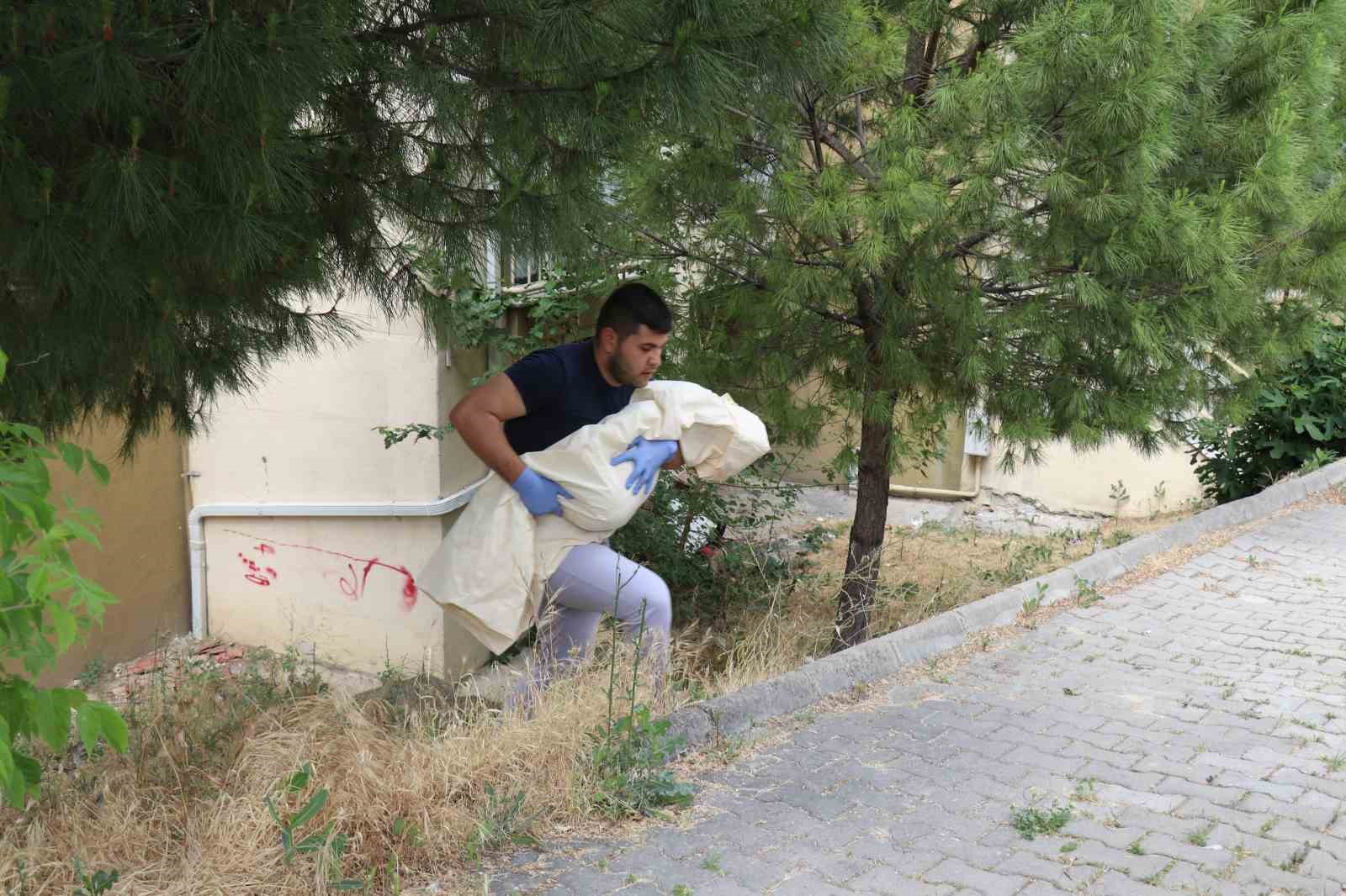 14 katlı binanın 8. katından d&uuml;şen minik Umut yaşamını yitirdi
