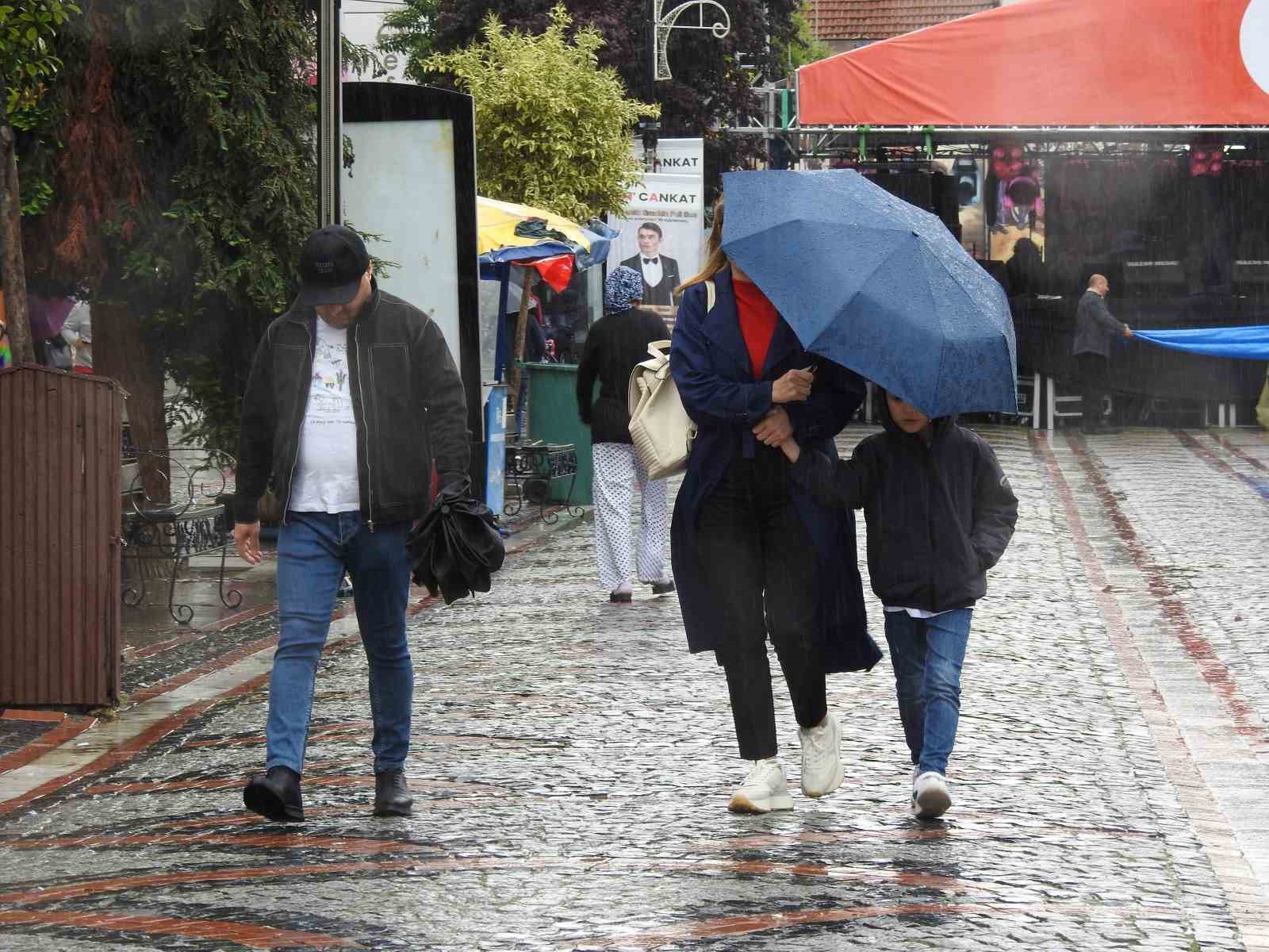 Edirne’de yağmur etkili oldu
