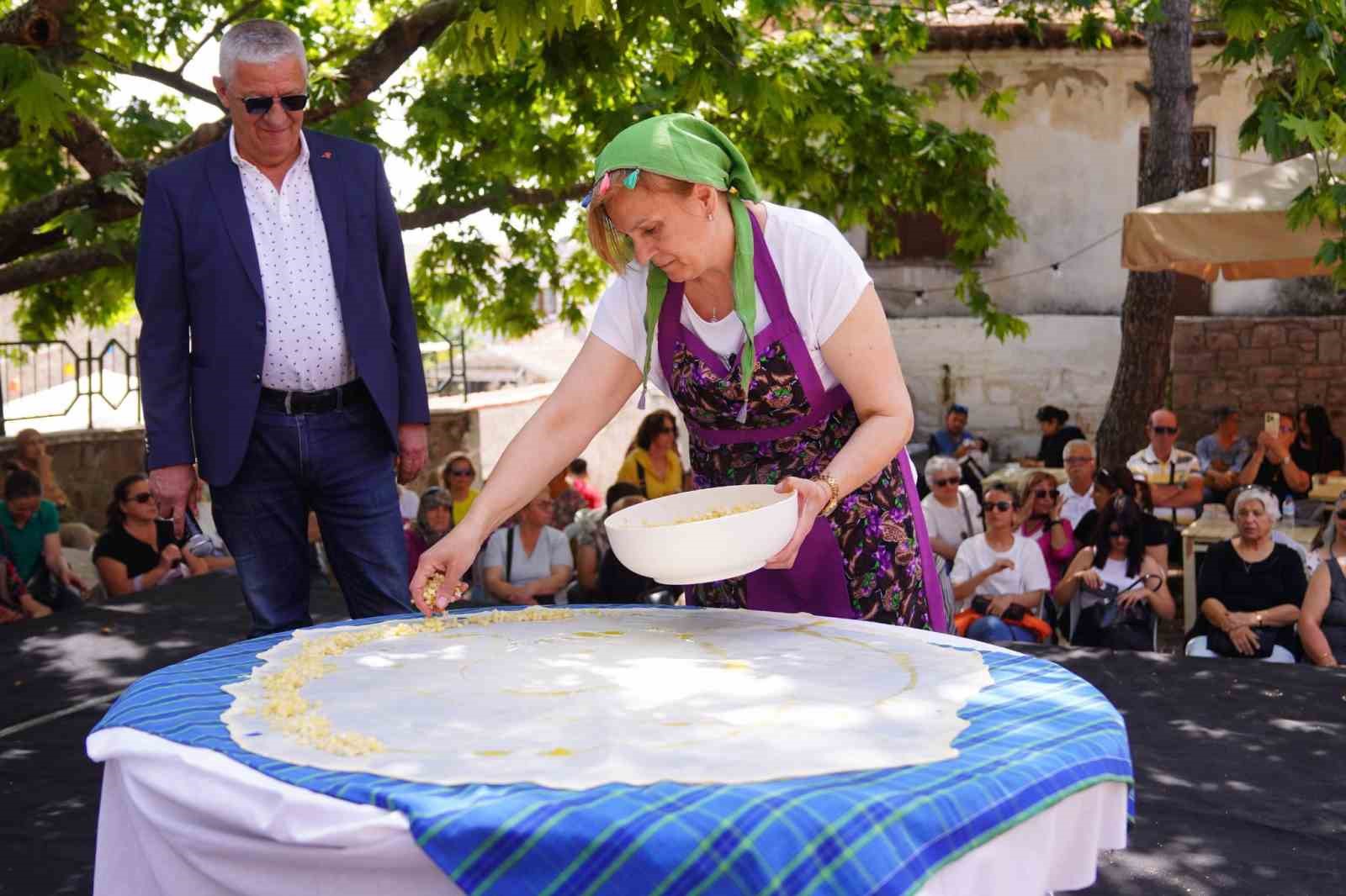 Ayvalık, Teferic ve balkan renkleriyle şenlendi
