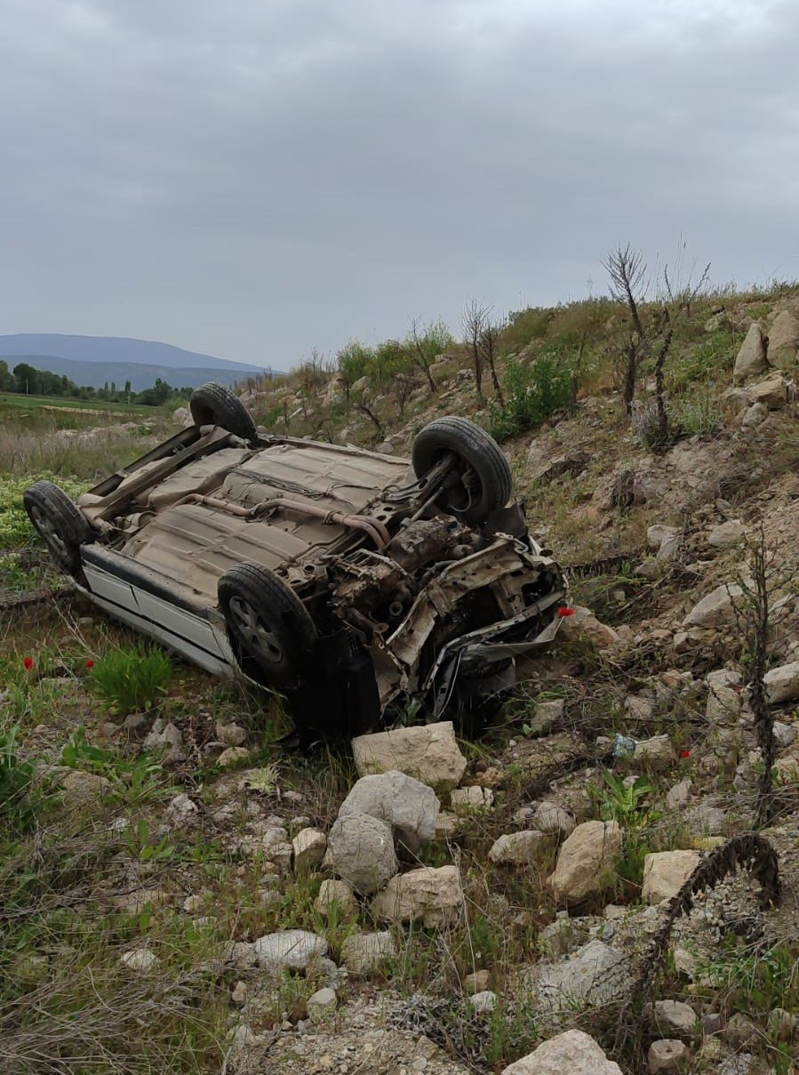Tavşanlı&rsquo;da otomobil takla attı: 2 yaralı
