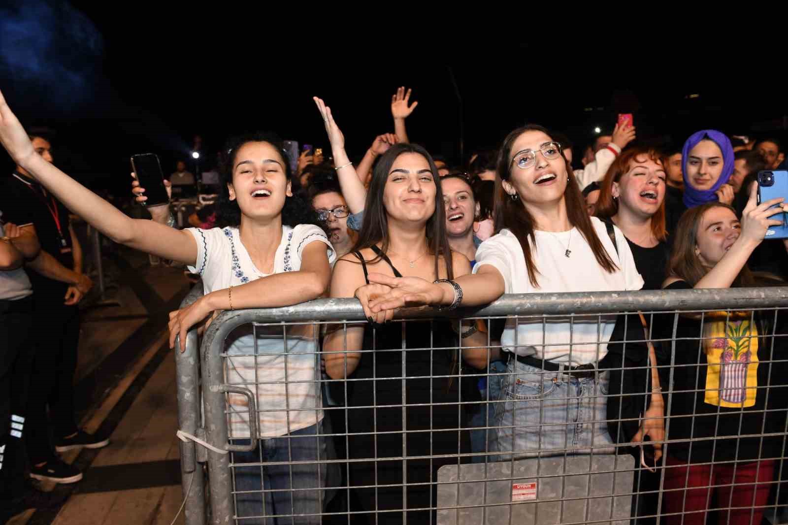 Gençlerin bayram coşkusu ikiye katlandı
