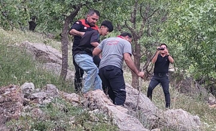 Diyarbakır’da çalılıklarda mahsur kalan 2 çocuk kurtarıldı
