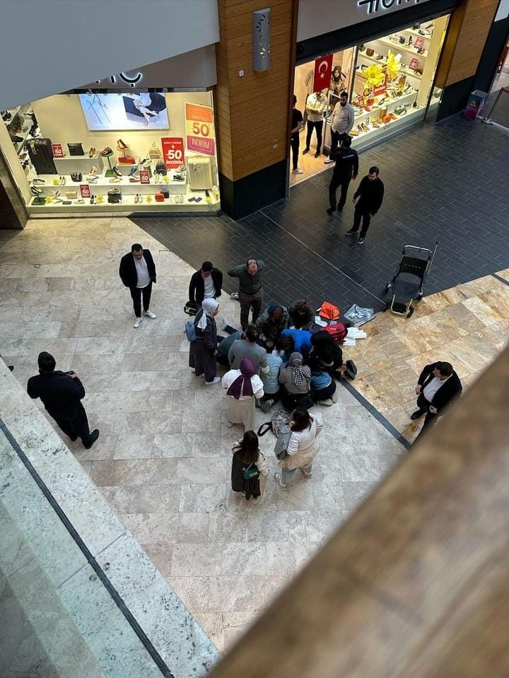 Bayrampaşa&rsquo;da Forum İstanbul AVM&rsquo;de intihar girişimi
