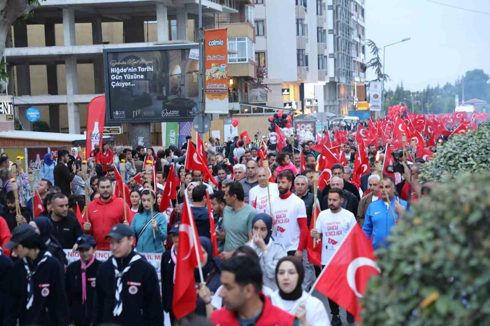 Niğde’de fener alayı düzenlendi
