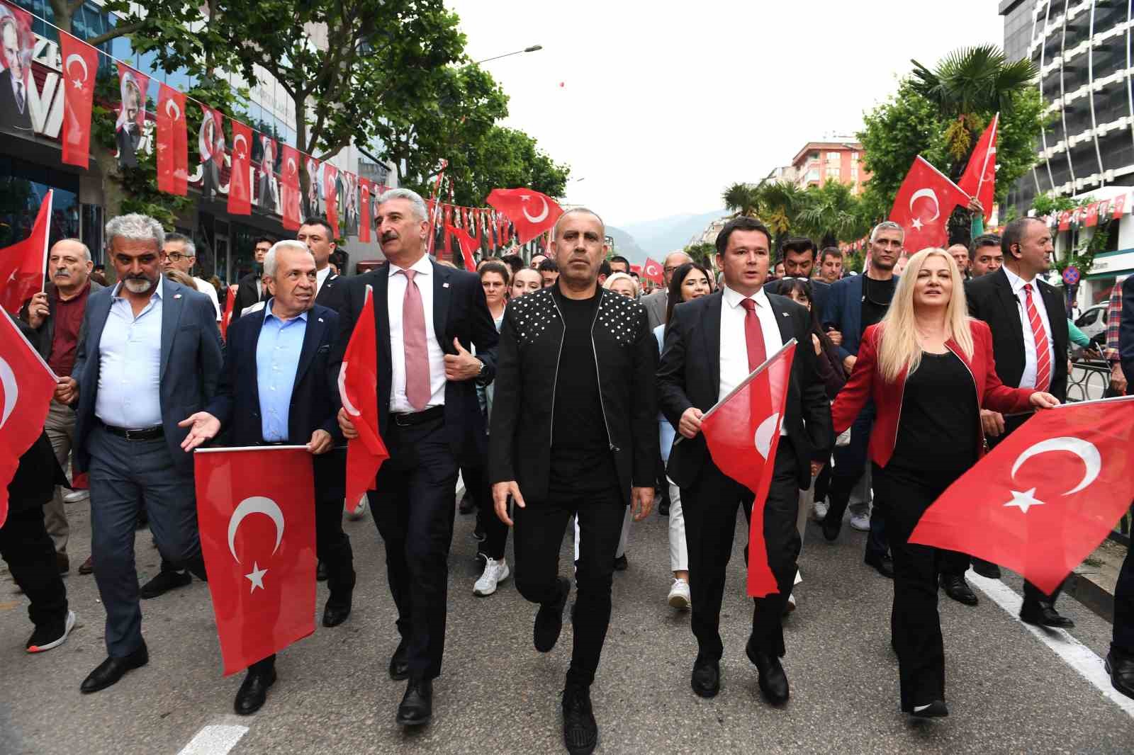 19 Mayıs coşkusu caddelere sığmadı
