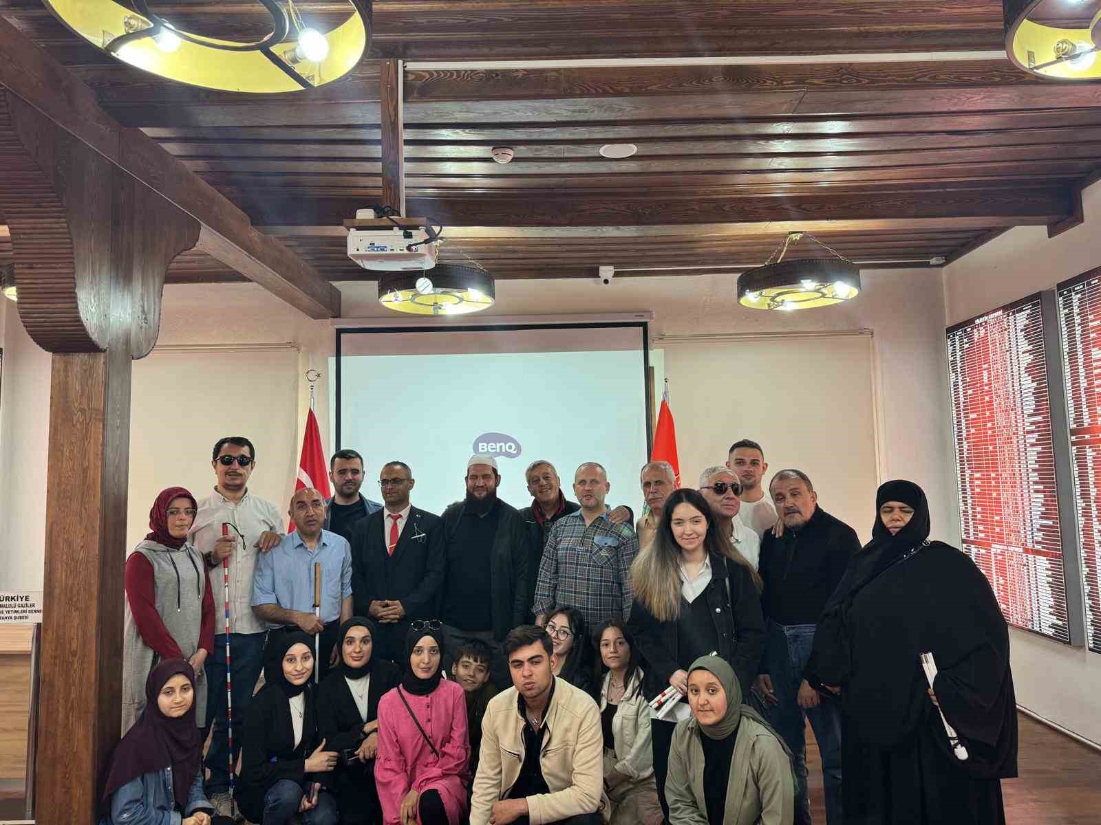 Altı Nokta K&ouml;rler Derneği K&uuml;tahya Şubesinden anlamlı ziyaret
