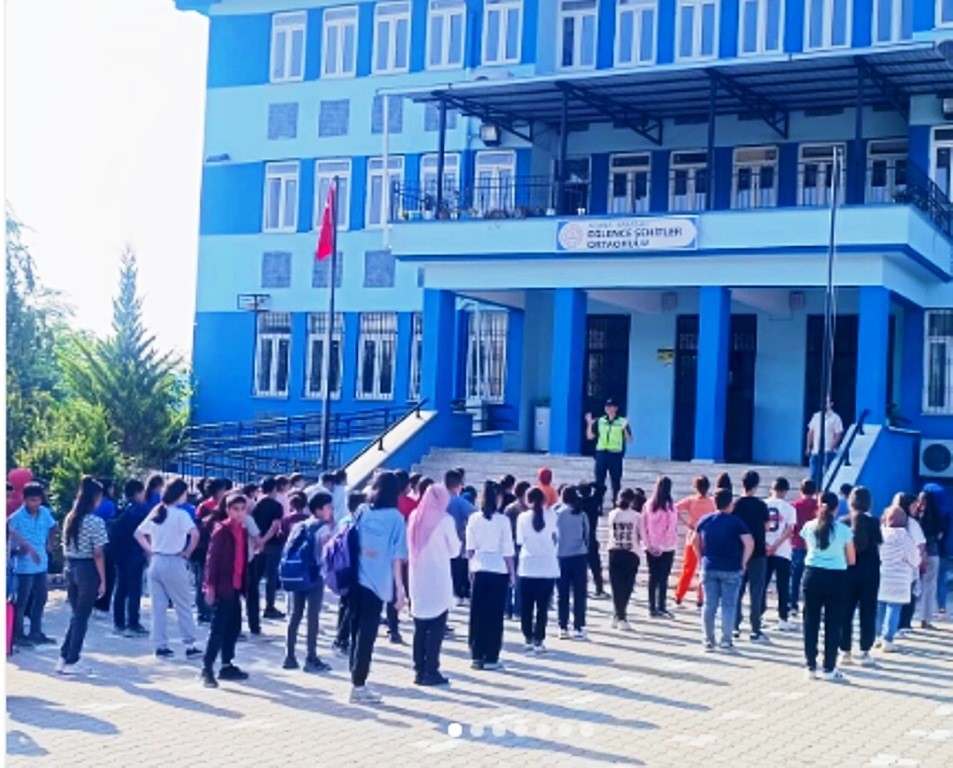 Karaisalı&rsquo;da jandarmadan trafik eğitimi

