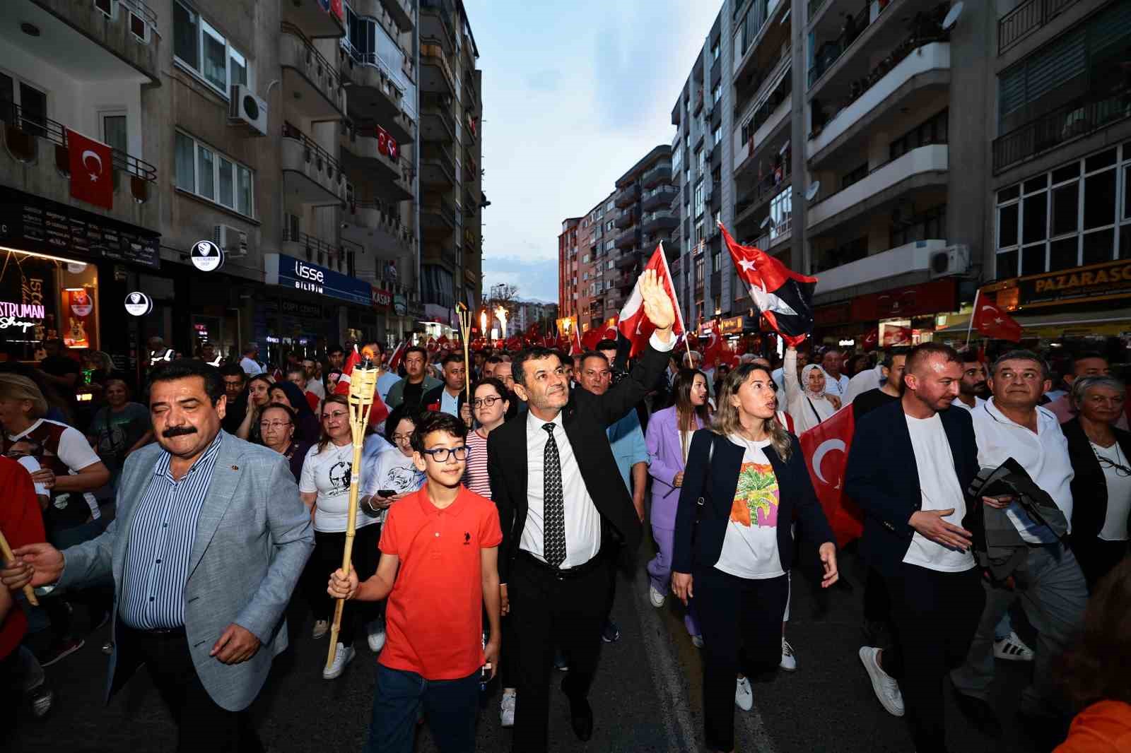 Denizli&rsquo;de 19 Mayıs coşkusuna on binler ortak oldu
