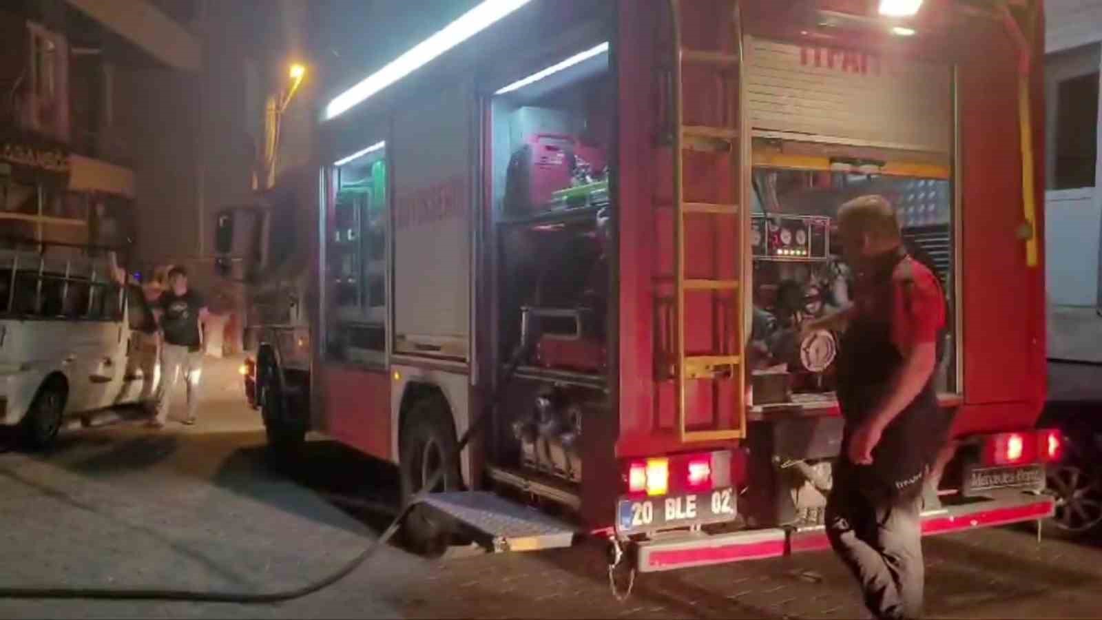 Park halindeki ara&ccedil; alev aldı
