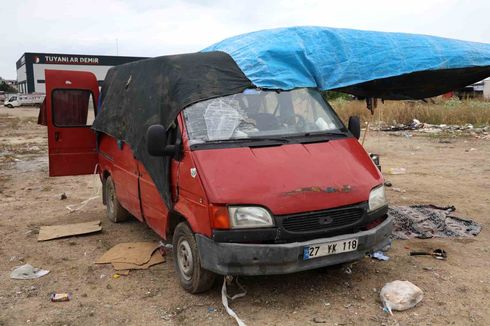 &lsquo;Anneni neden d&ouml;v&uuml;yorsun&rsquo; diyen dedesini darp etti
