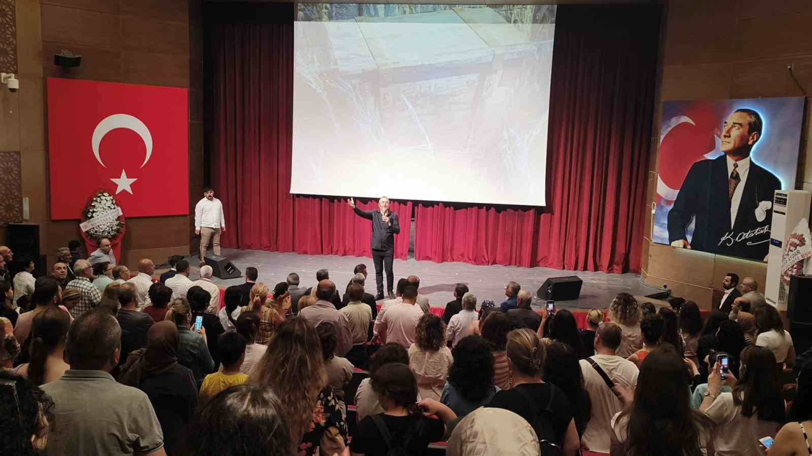 "Cumhuriyet Yolunda" Ceyhan’da izleyiciyle buluştu