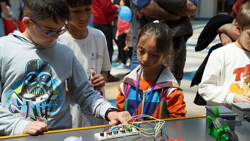 ET&Uuml; MUCİTPARK bilimi eğlenceye d&ouml;n&uuml;şt&uuml;rd&uuml;

