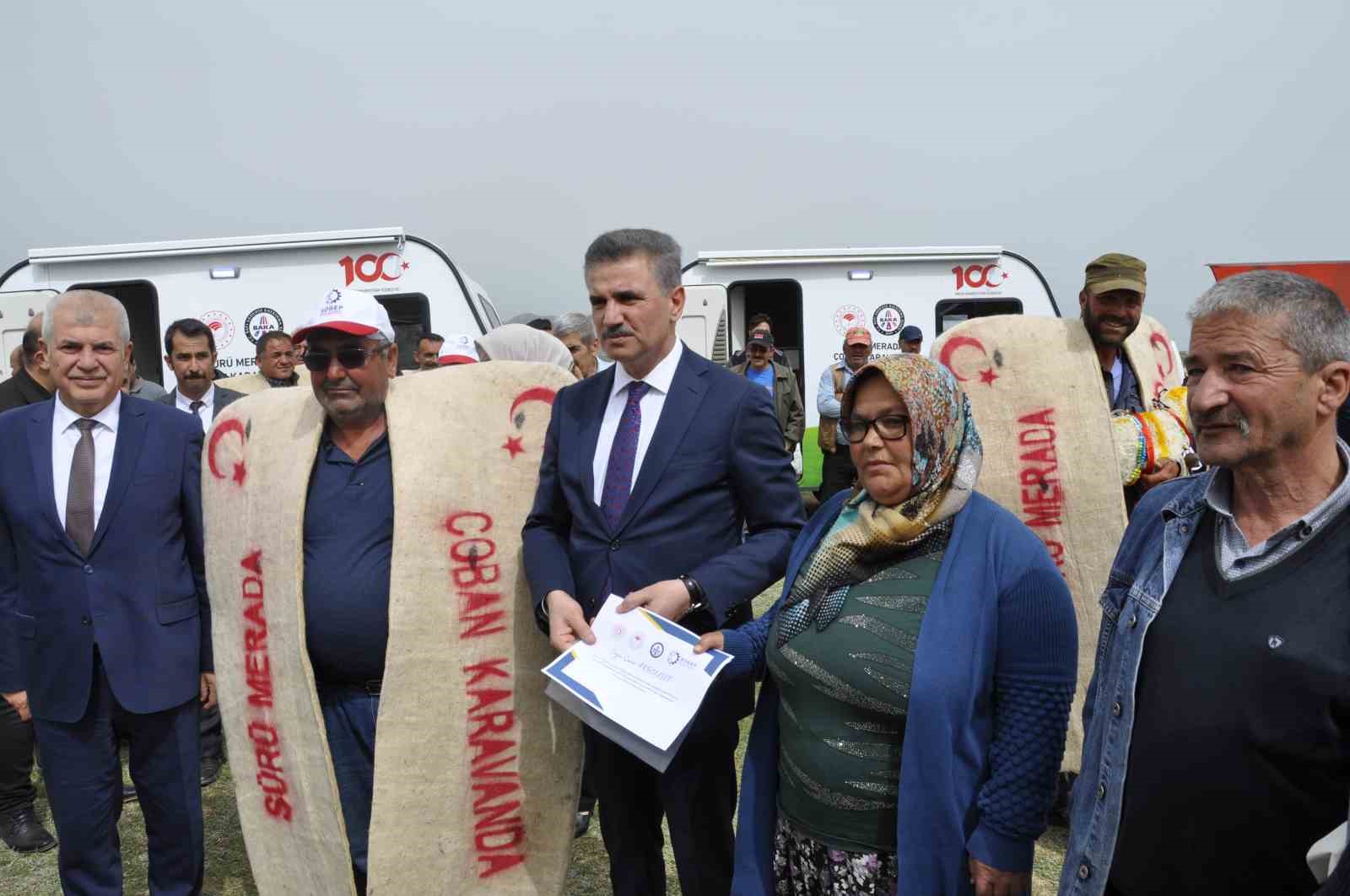 Isparta’da 15 çobana karavan hediye edildi