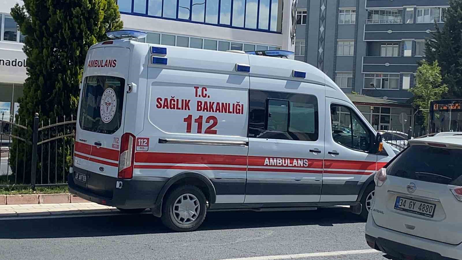 Elazığ’da yolun karşısına geçmek isteyen yayaya araç çarptı: 1 yaralı