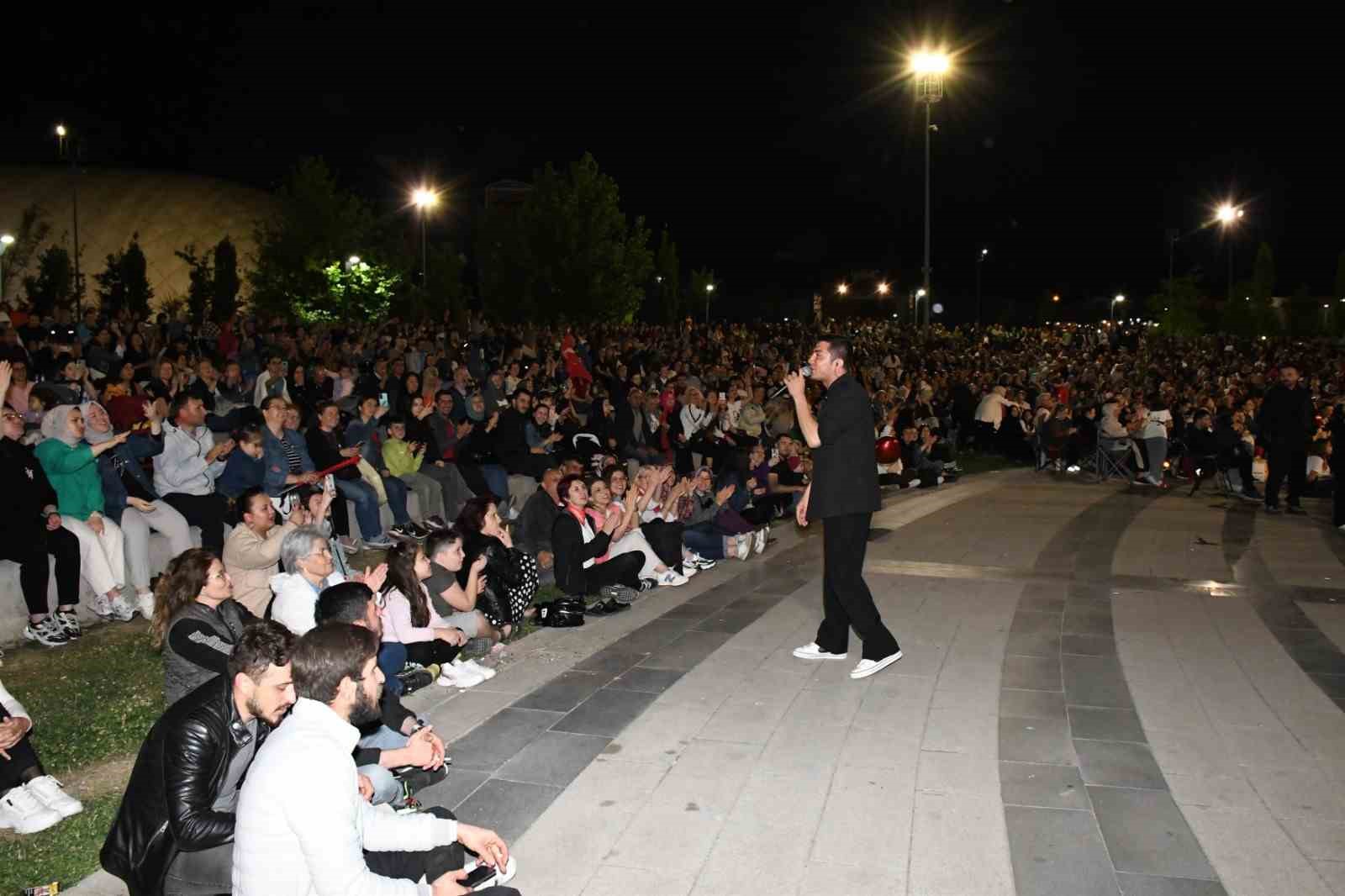 Balıkesir’de Gençlik Festivali konserleri büyük ilgi gördü
