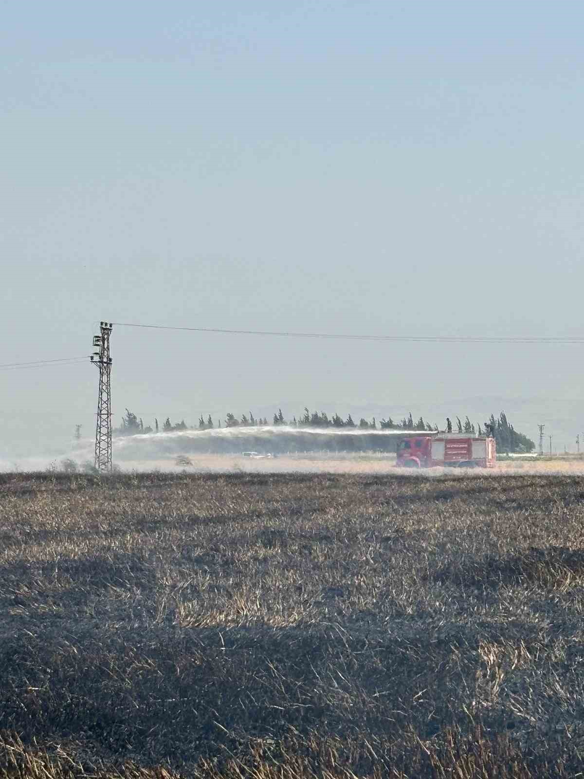 Hatay’da buğday tarlasında yangın
