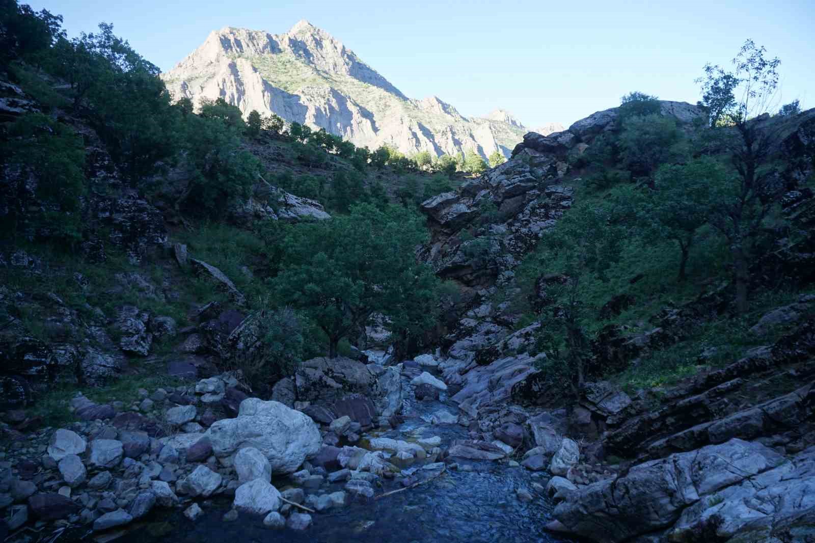 Beytüşşebap ilçesinde dev kanyon ve şelale havadan görüntülendi
