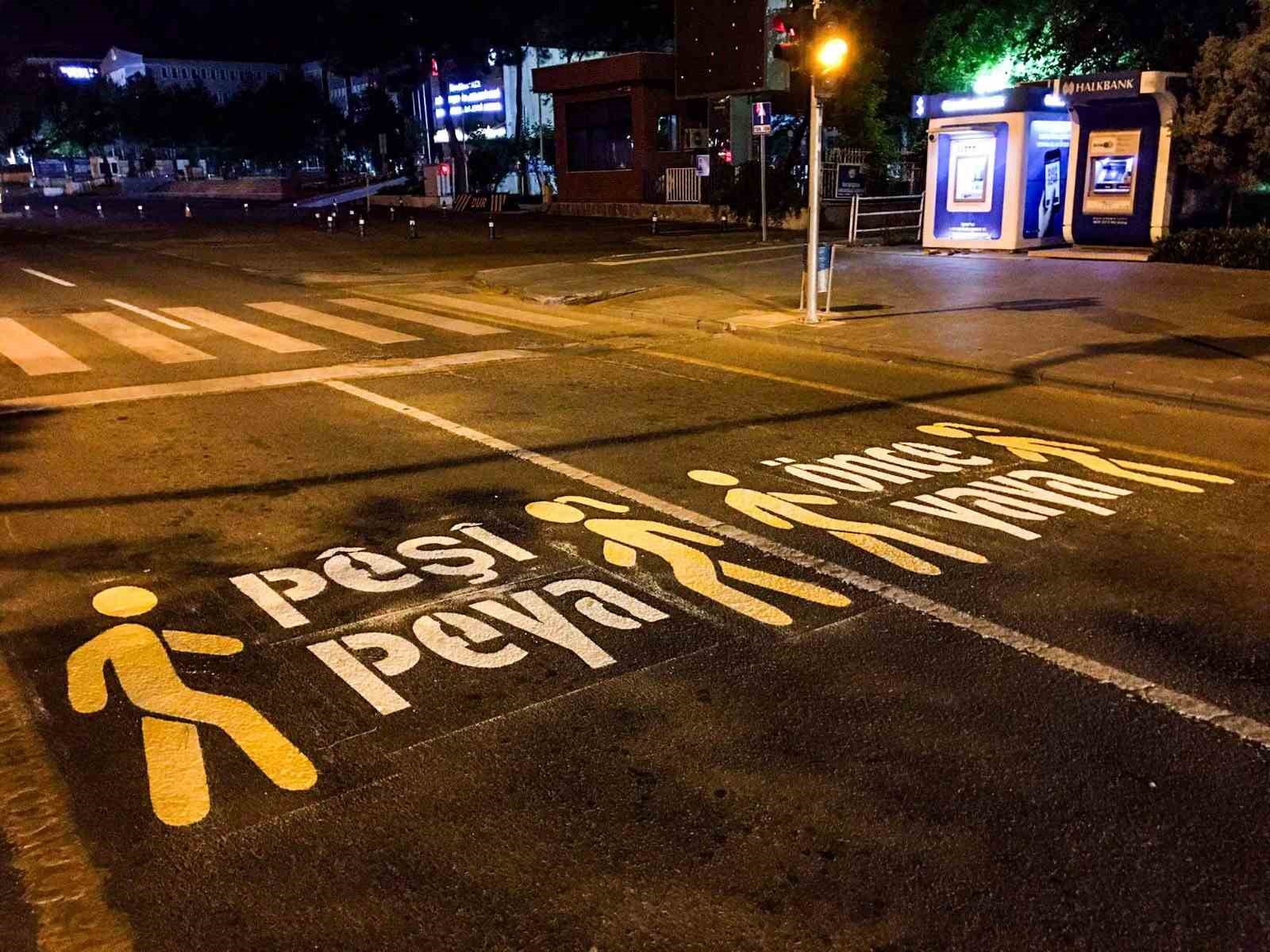 Diyarbakır&rsquo;da yol &ccedil;izgi yenileme &ccedil;alışmaları s&uuml;r&uuml;yor
