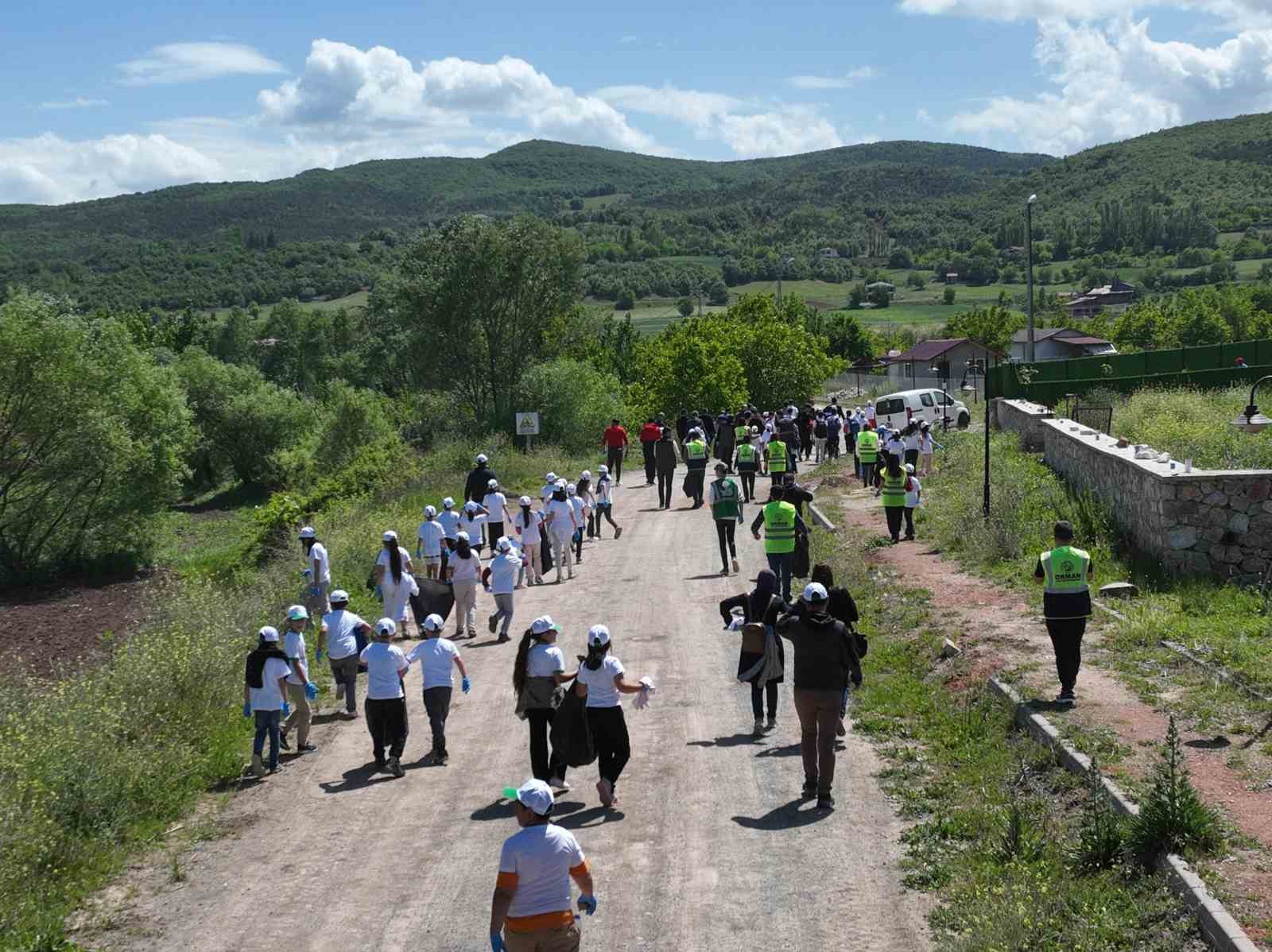 Tokatlı gençlerden Almus’a nefes aldıran temizlik seferberliği
