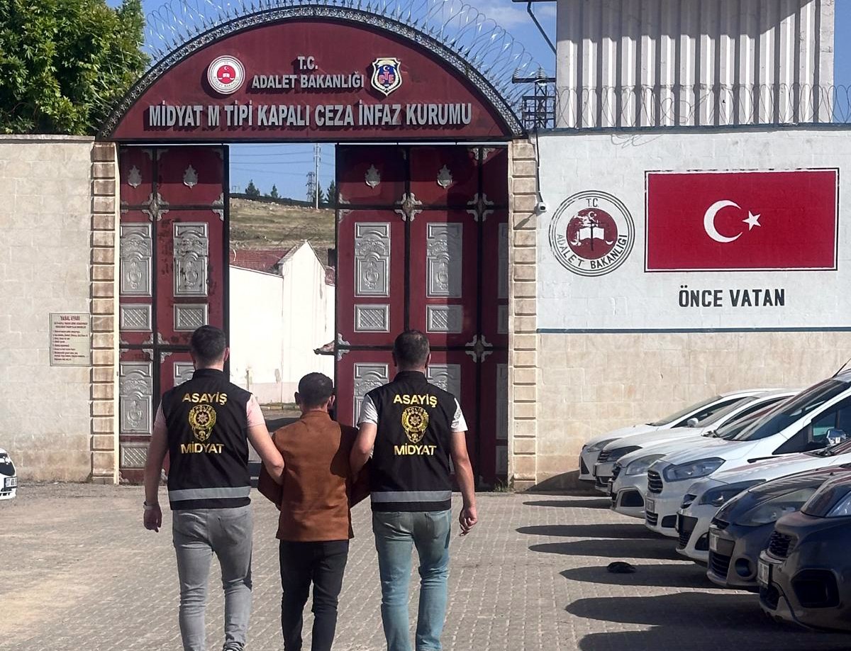 Mardin’de eşini 10 yerinden bıçaklayan zanlı yurt dışına kaçmaya çalışırken yakalandı
