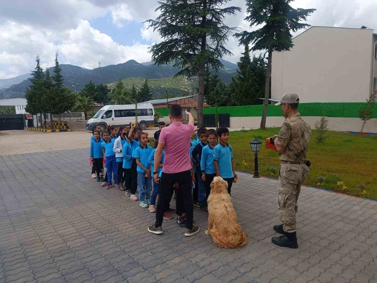 İlkokul öğrencilerinden jandarmaya ziyaret