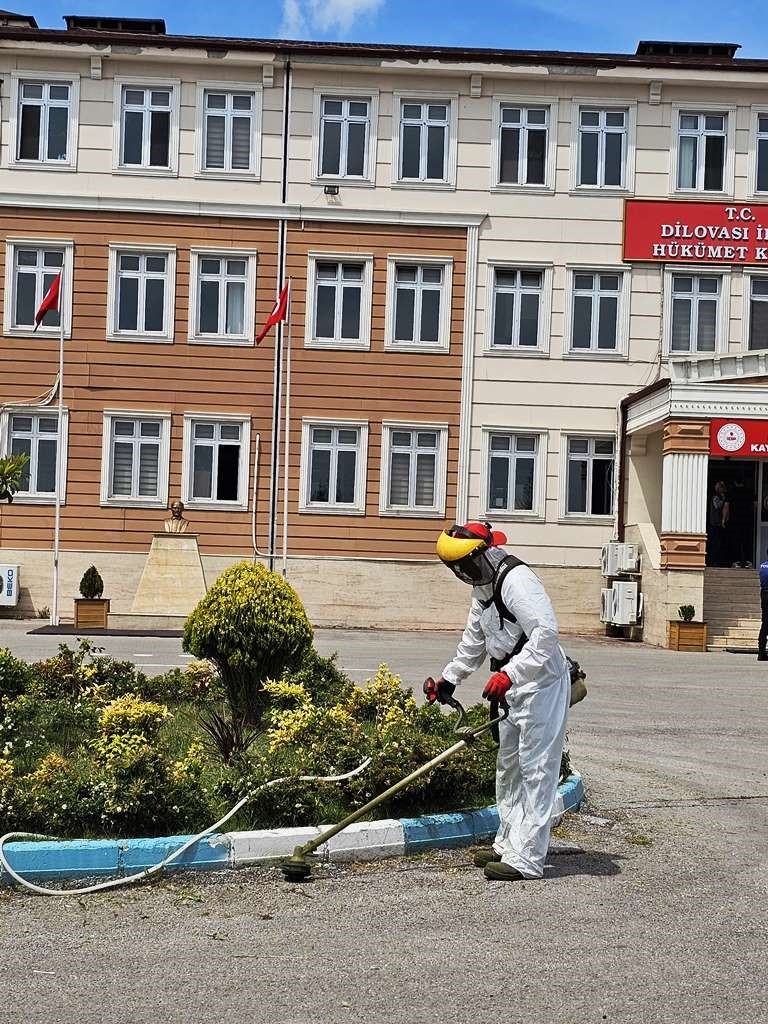 Dilovası’nda yaz temizliği başladı
