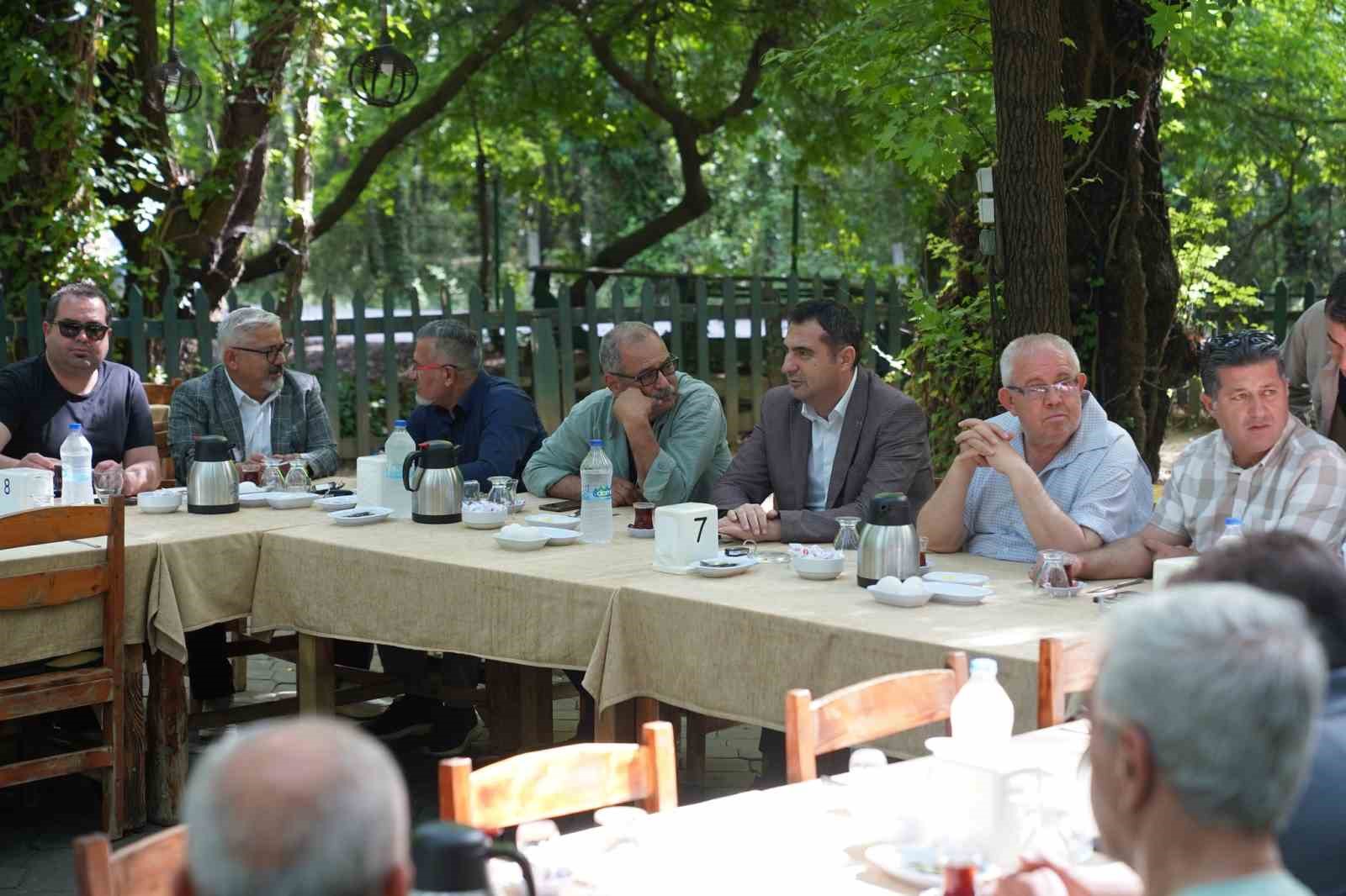 Başkan Tezcan, mahalle muhtarlarıyla bir araya geldi
