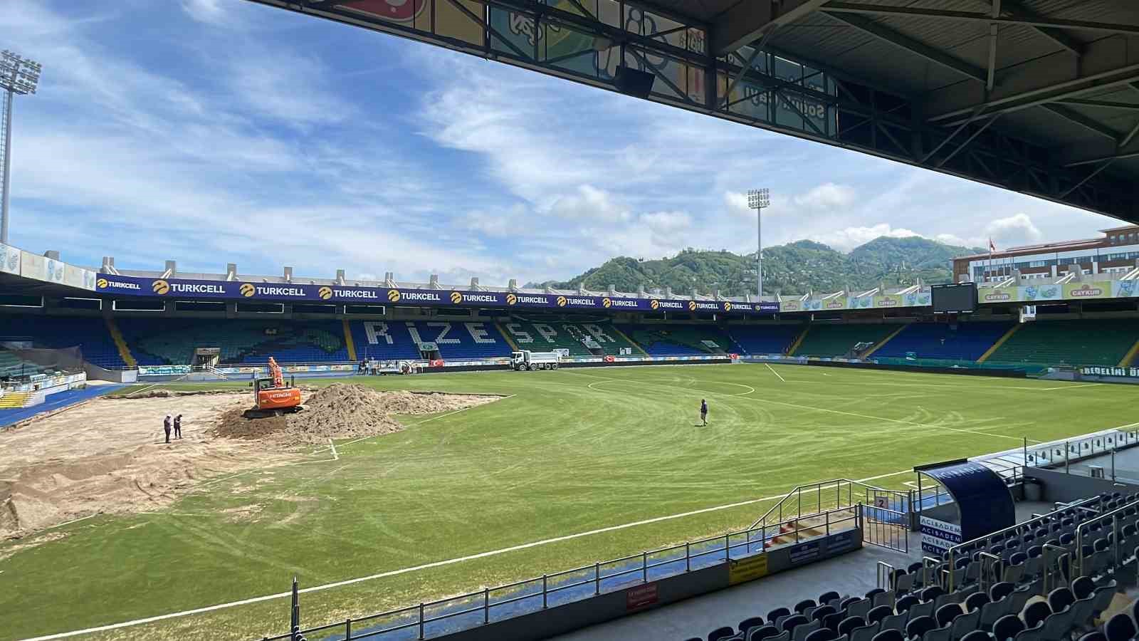 &Ccedil;aykur Rizespor&rsquo;un stadının zemini yenileniyor
