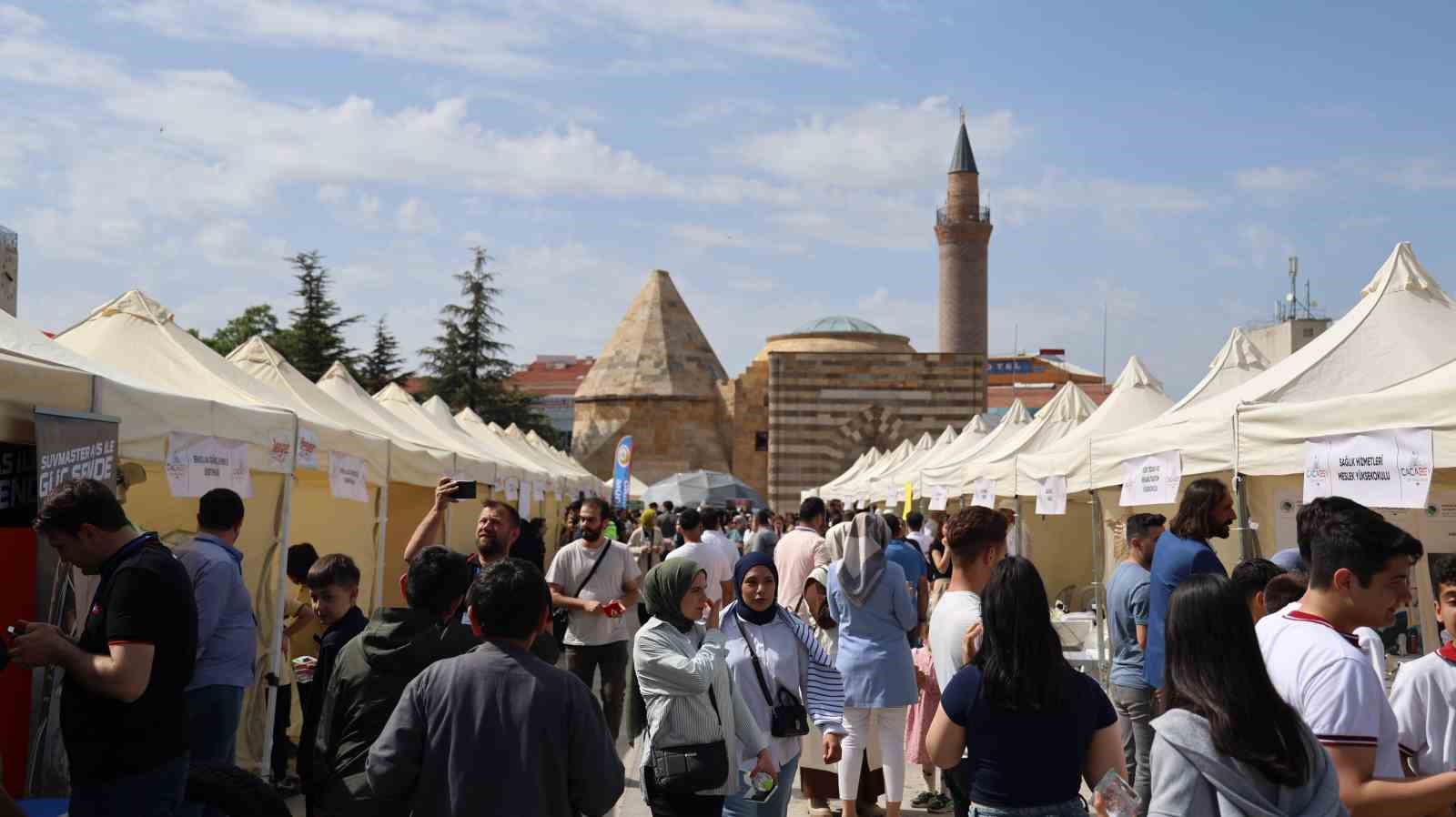 Jandarma Genel Komutanlığı’nın zırhlı araçları ilgi odağı oldu