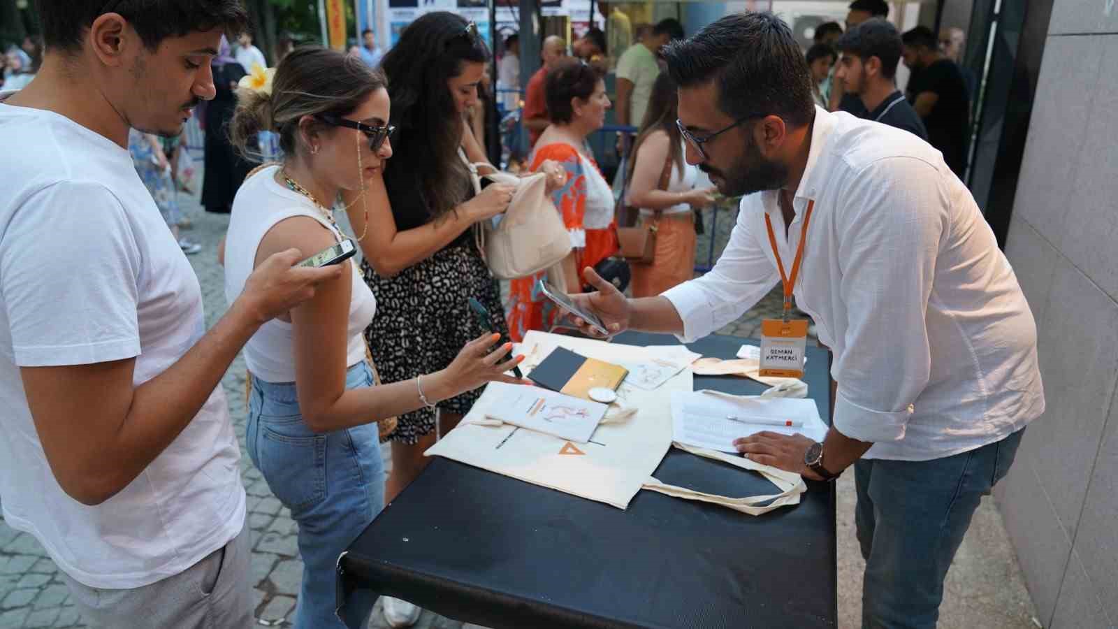 Gen&ccedil;lere 36 bin &uuml;cretsiz bilet
