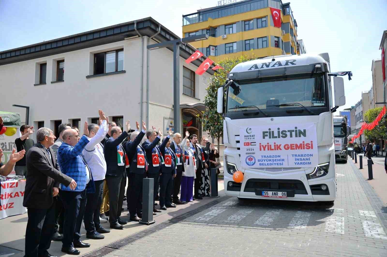 Trabzon’dan Filistin’e yardım tırları yola çıktı
